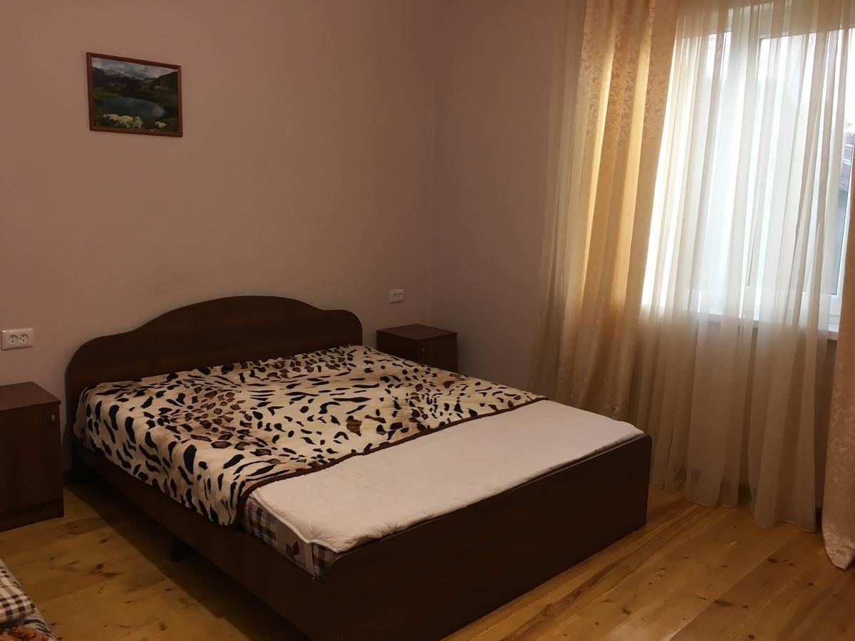 Guest House On Shakirbay 11 Sukhumi Esterno foto