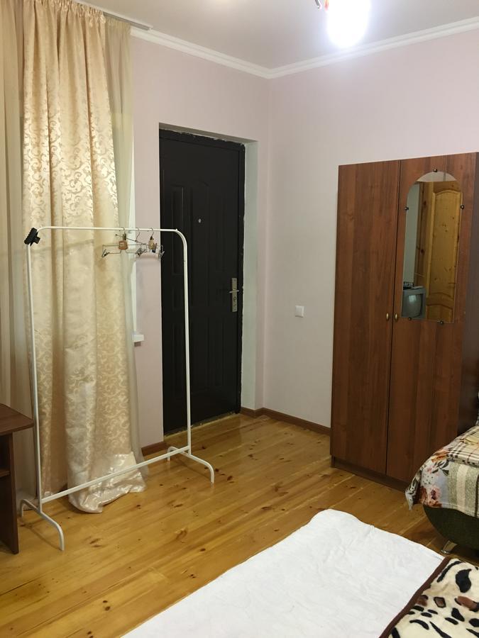 Guest House On Shakirbay 11 Sukhumi Esterno foto
